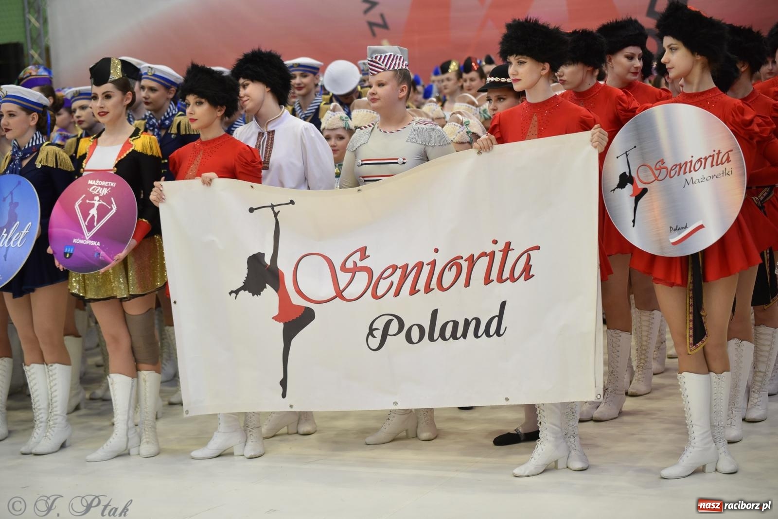 Zdjęcie w galerii na portalu naszraciborz.pl: Mażoretki zawładnęły areną przy Łąkowej. Drugi dzień mistrzostw [FOTO] wiadomości z regionu