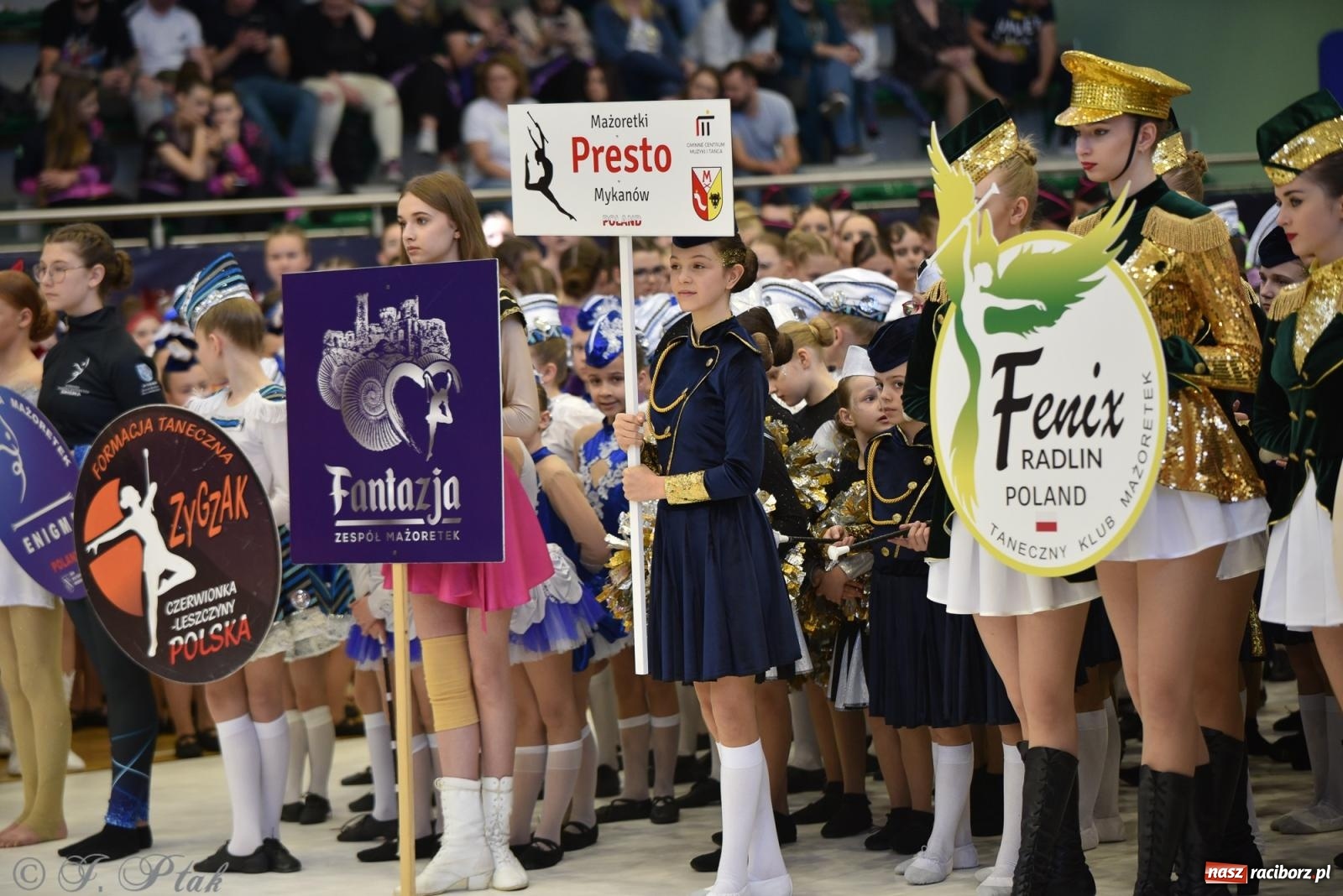 Zdjęcie w galerii na portalu naszraciborz.pl: Mażoretki zawładnęły areną przy Łąkowej. Drugi dzień mistrzostw [FOTO] wiadomości z regionu