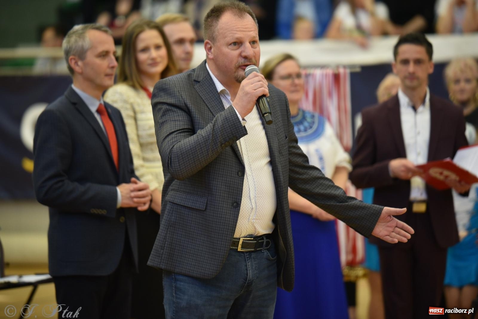 Zdjęcie w galerii na portalu naszraciborz.pl: Mażoretki zawładnęły areną przy Łąkowej. Drugi dzień mistrzostw [FOTO] wiadomości z regionu