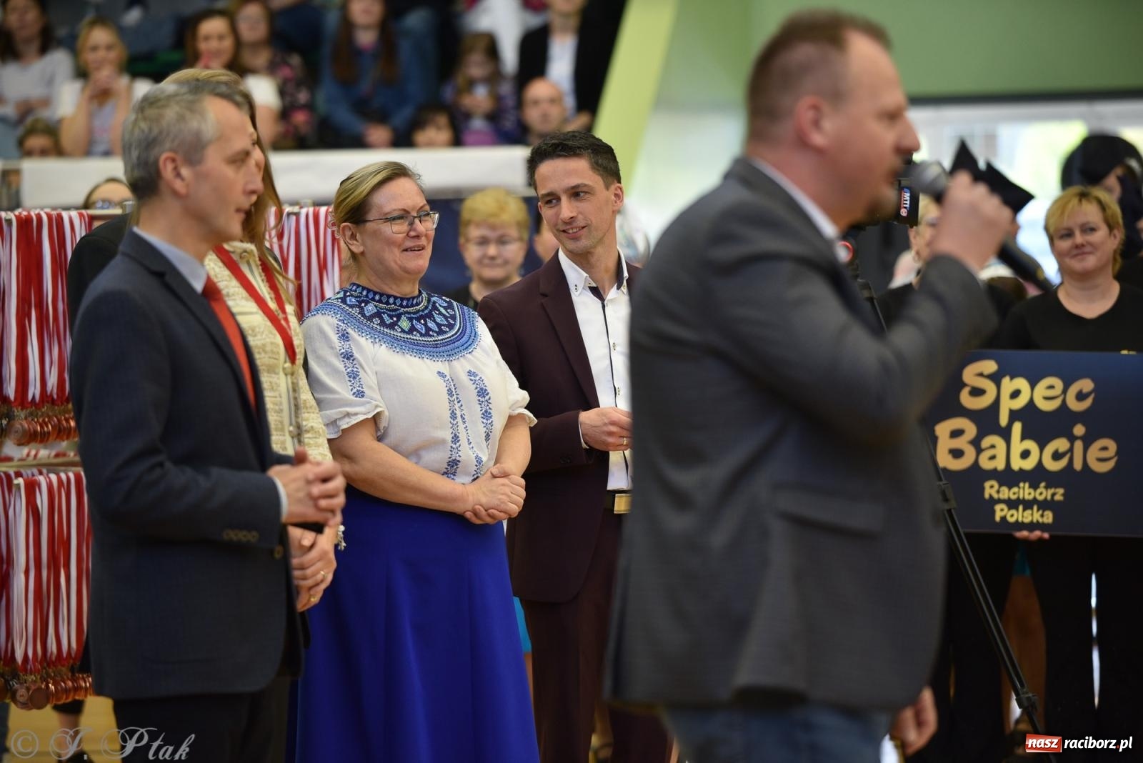 Zdjęcie w galerii na portalu naszraciborz.pl: Mażoretki zawładnęły areną przy Łąkowej. Drugi dzień mistrzostw [FOTO] wiadomości z regionu