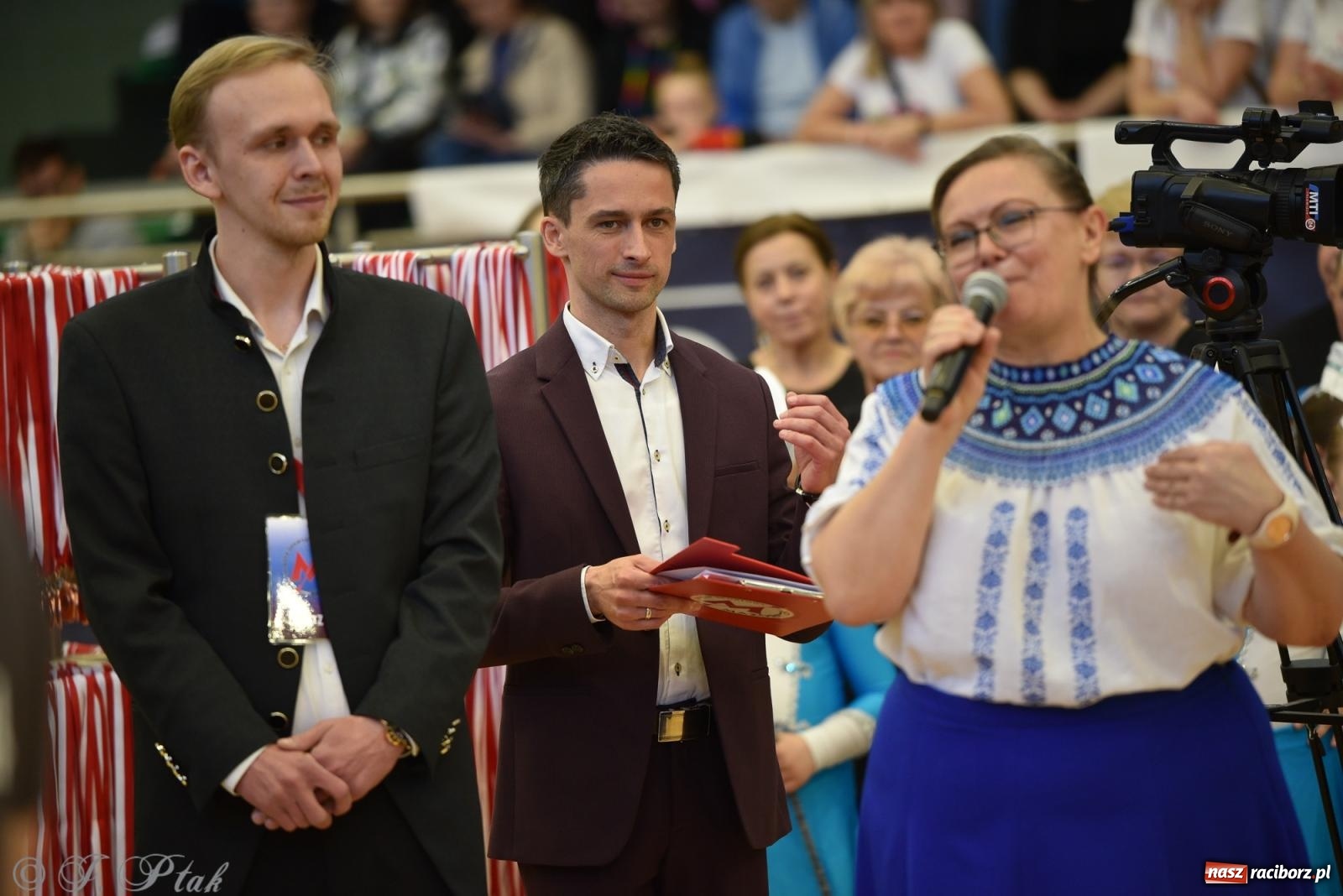 Zdjęcie w galerii na portalu naszraciborz.pl: Mażoretki zawładnęły areną przy Łąkowej. Drugi dzień mistrzostw [FOTO] wiadomości z regionu