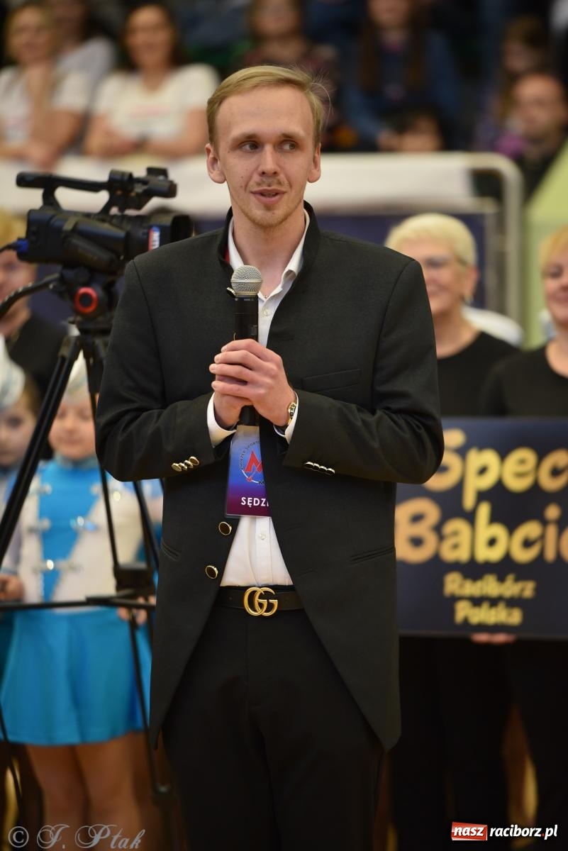 Zdjęcie w galerii na portalu naszraciborz.pl: Mażoretki zawładnęły areną przy Łąkowej. Drugi dzień mistrzostw [FOTO] wiadomości z regionu