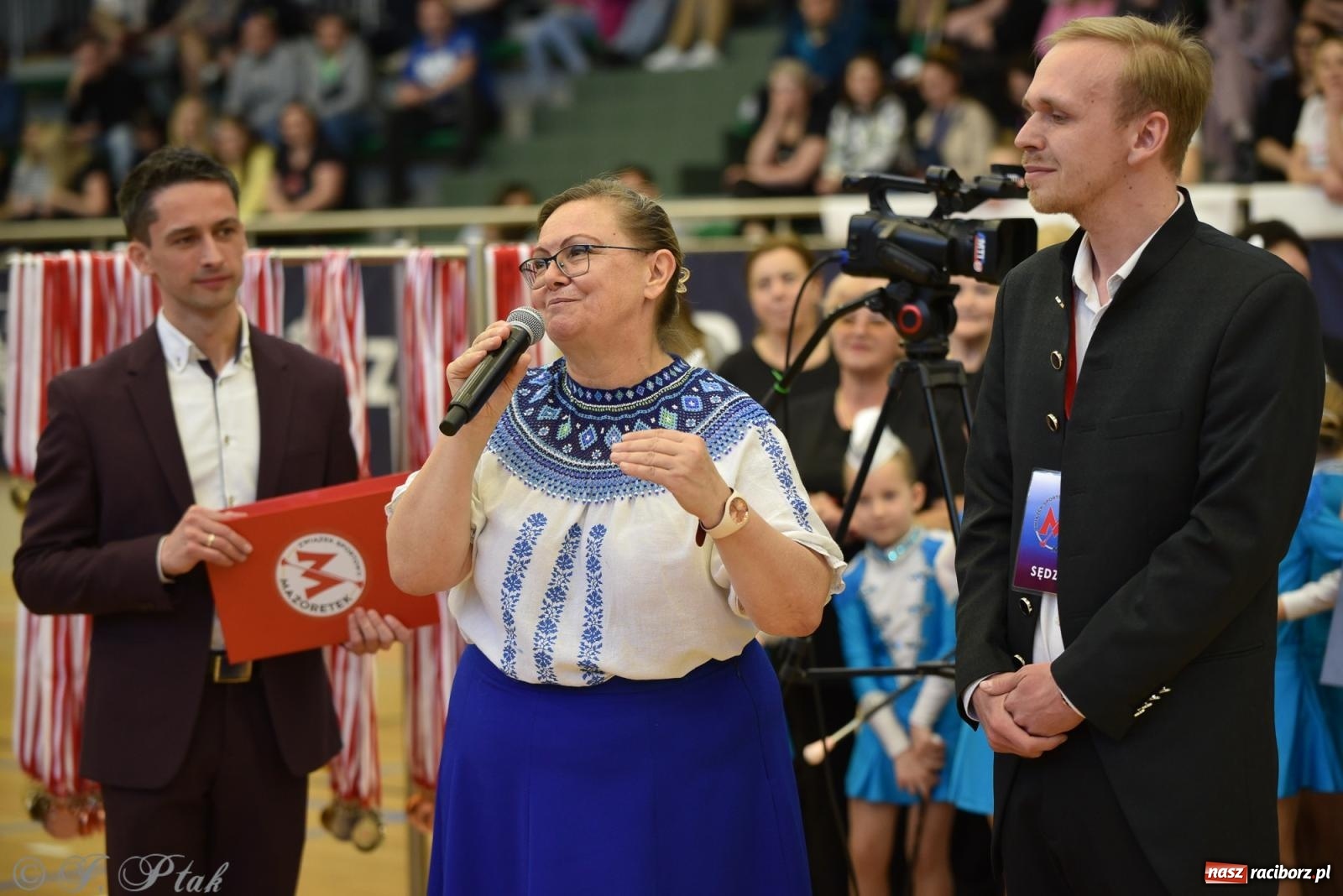 Zdjęcie w galerii na portalu naszraciborz.pl: Mażoretki zawładnęły areną przy Łąkowej. Drugi dzień mistrzostw [FOTO] wiadomości z regionu