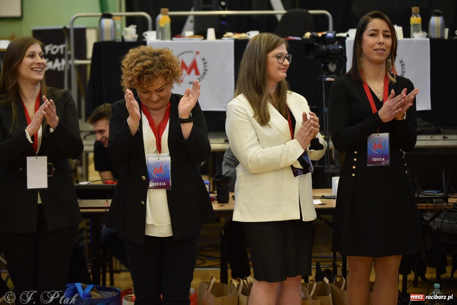 Zdjęcie w galerii na portalu naszraciborz.pl: Mażoretki zawładnęły areną przy Łąkowej. Drugi dzień mistrzostw [FOTO] wiadomości z regionu