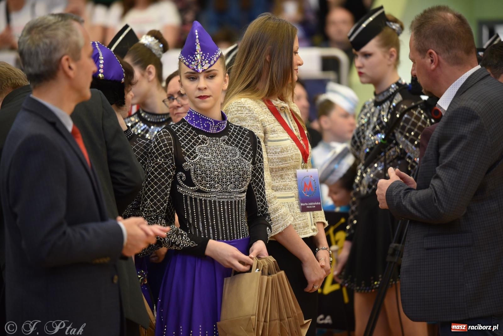 Zdjęcie w galerii na portalu naszraciborz.pl: Mażoretki zawładnęły areną przy Łąkowej. Drugi dzień mistrzostw [FOTO] wiadomości z regionu