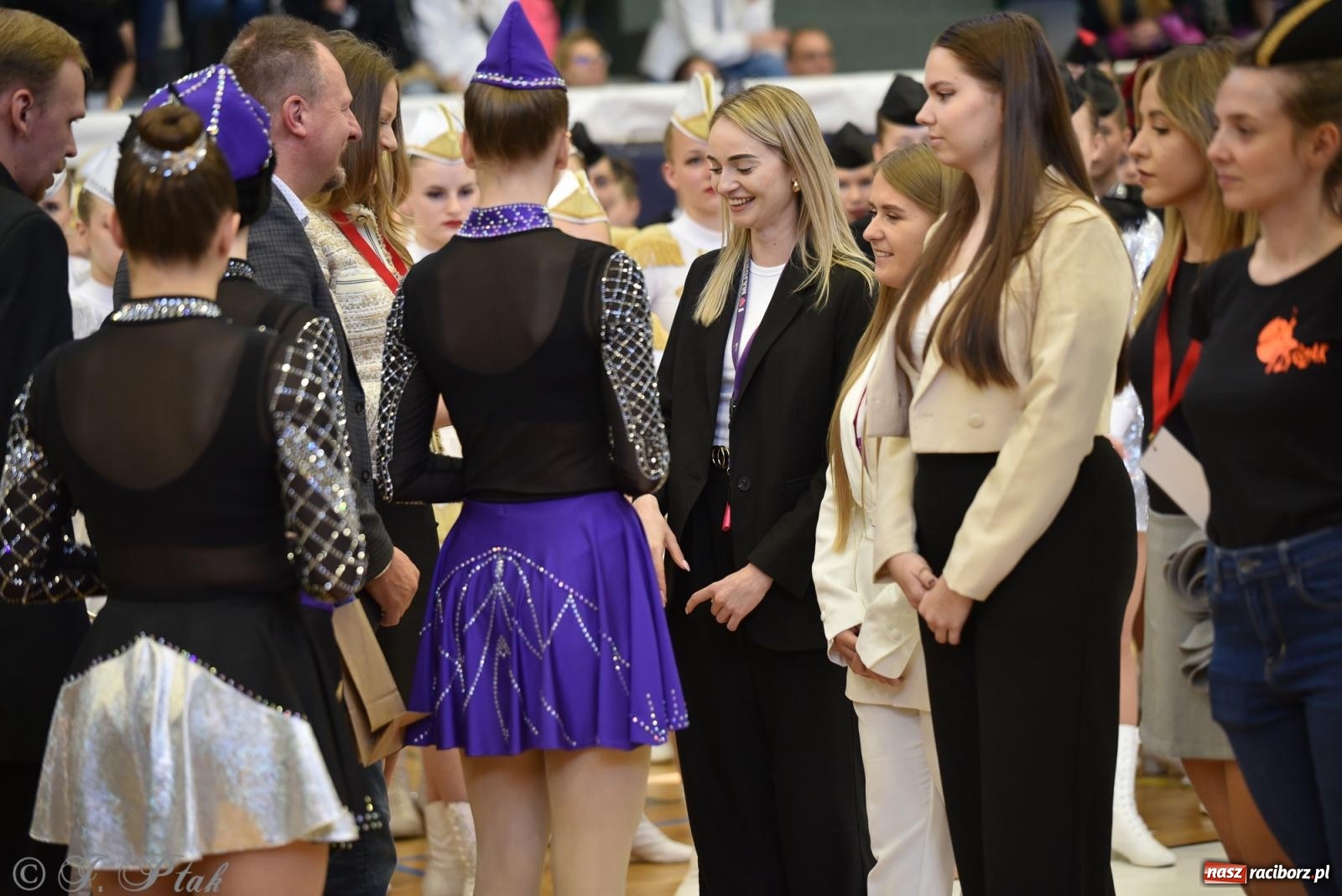 Zdjęcie w galerii na portalu naszraciborz.pl: Mażoretki zawładnęły areną przy Łąkowej. Drugi dzień mistrzostw [FOTO] wiadomości z regionu