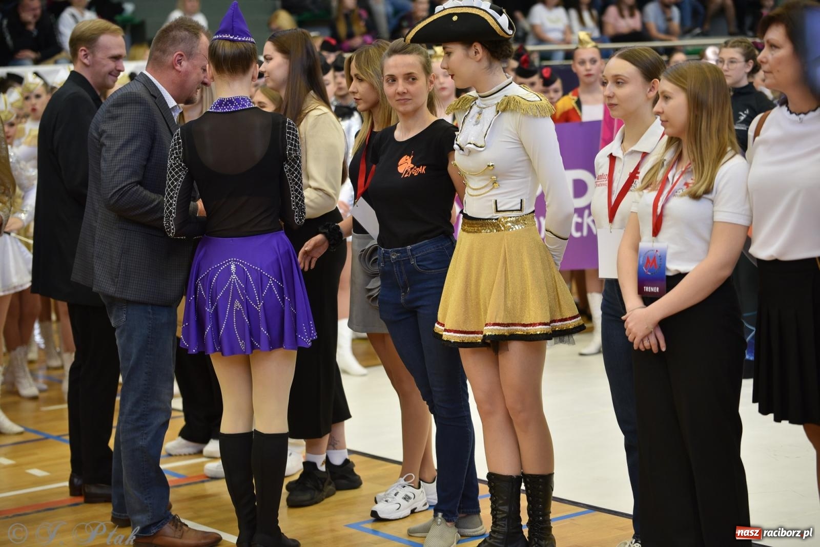 Zdjęcie w galerii na portalu naszraciborz.pl: Mażoretki zawładnęły areną przy Łąkowej. Drugi dzień mistrzostw [FOTO] wiadomości z regionu