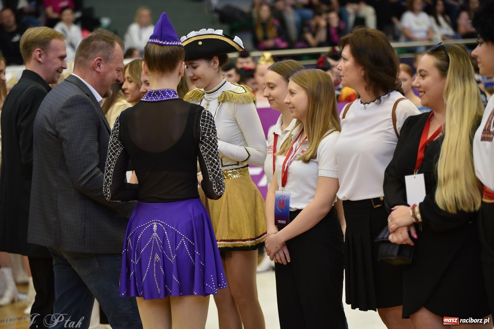 Zdjęcie w galerii na portalu naszraciborz.pl: Mażoretki zawładnęły areną przy Łąkowej. Drugi dzień mistrzostw [FOTO] wiadomości z regionu