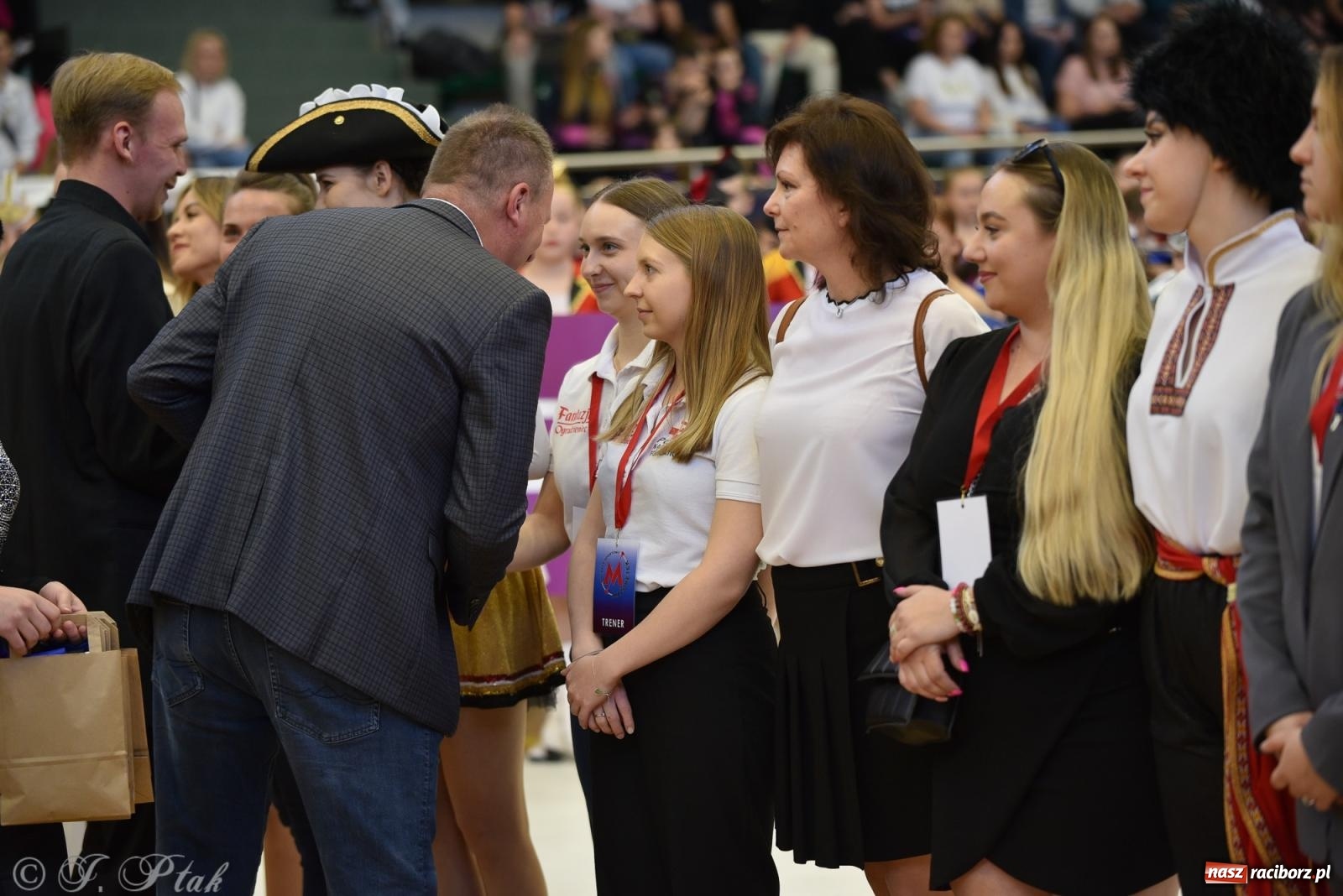 Zdjęcie w galerii na portalu naszraciborz.pl: Mażoretki zawładnęły areną przy Łąkowej. Drugi dzień mistrzostw [FOTO] wiadomości z regionu