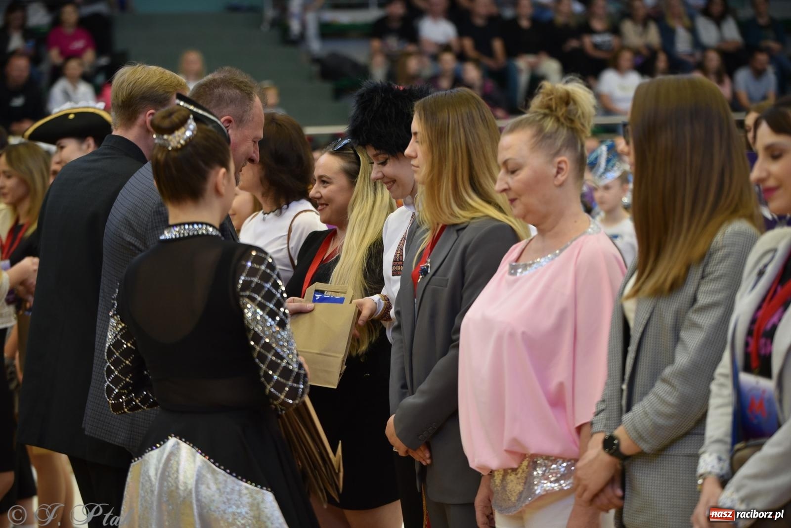 Zdjęcie w galerii na portalu naszraciborz.pl: Mażoretki zawładnęły areną przy Łąkowej. Drugi dzień mistrzostw [FOTO] wiadomości z regionu