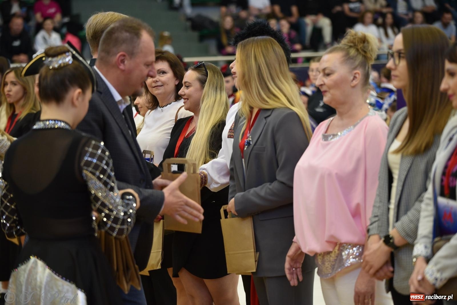 Zdjęcie w galerii na portalu naszraciborz.pl: Mażoretki zawładnęły areną przy Łąkowej. Drugi dzień mistrzostw [FOTO] wiadomości z regionu