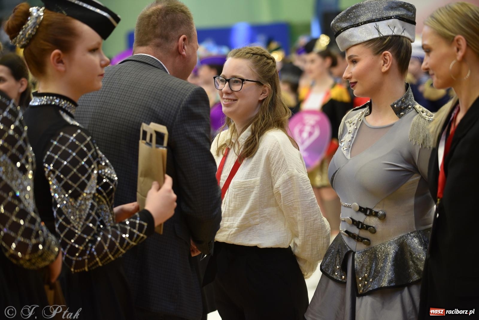 Zdjęcie w galerii na portalu naszraciborz.pl: Mażoretki zawładnęły areną przy Łąkowej. Drugi dzień mistrzostw [FOTO] wiadomości z regionu