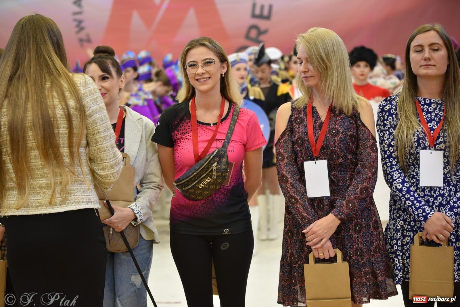 Zdjęcie w galerii na portalu naszraciborz.pl: Mażoretki zawładnęły areną przy Łąkowej. Drugi dzień mistrzostw [FOTO] wiadomości z regionu