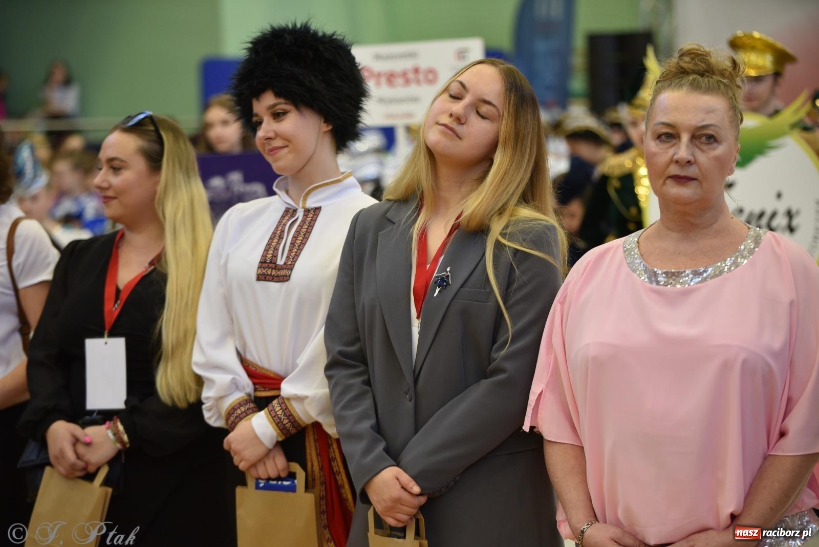 Zdjęcie w galerii na portalu naszraciborz.pl: Mażoretki zawładnęły areną przy Łąkowej. Drugi dzień mistrzostw [FOTO] wiadomości z regionu