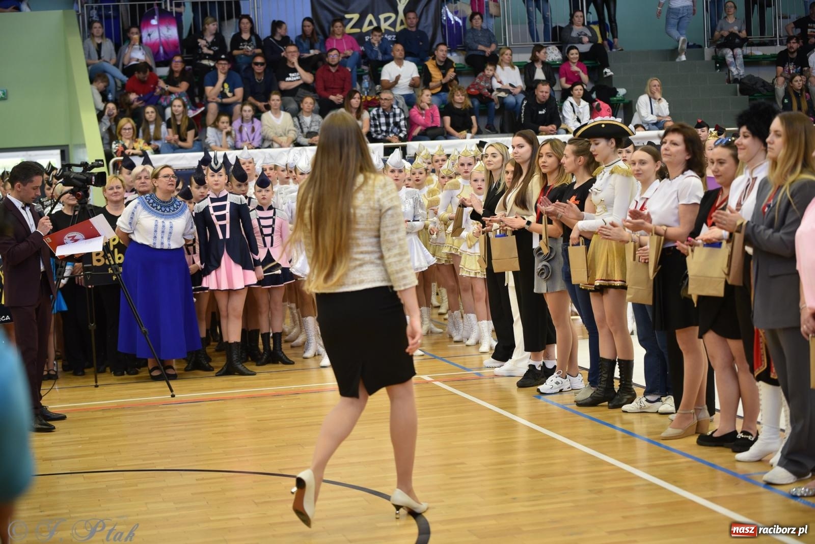 Zdjęcie w galerii na portalu naszraciborz.pl: Mażoretki zawładnęły areną przy Łąkowej. Drugi dzień mistrzostw [FOTO] wiadomości z regionu