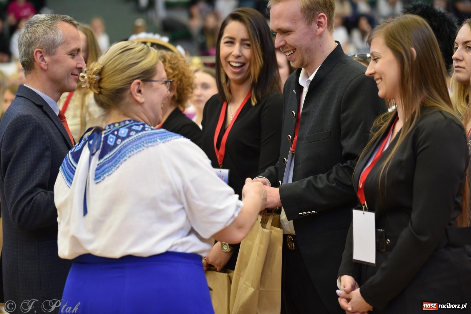 Zdjęcie w galerii na portalu naszraciborz.pl: Mażoretki zawładnęły areną przy Łąkowej. Drugi dzień mistrzostw [FOTO] wiadomości z regionu