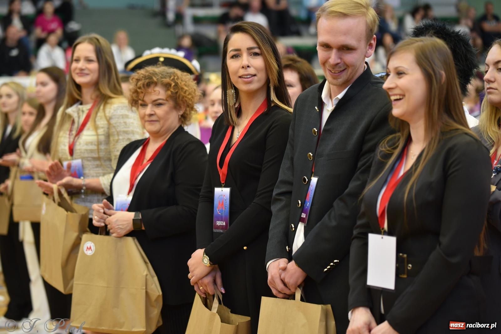 Zdjęcie w galerii na portalu naszraciborz.pl: Mażoretki zawładnęły areną przy Łąkowej. Drugi dzień mistrzostw [FOTO] wiadomości z regionu