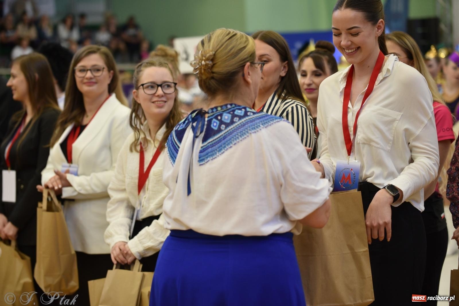Zdjęcie w galerii na portalu naszraciborz.pl: Mażoretki zawładnęły areną przy Łąkowej. Drugi dzień mistrzostw [FOTO] wiadomości z regionu