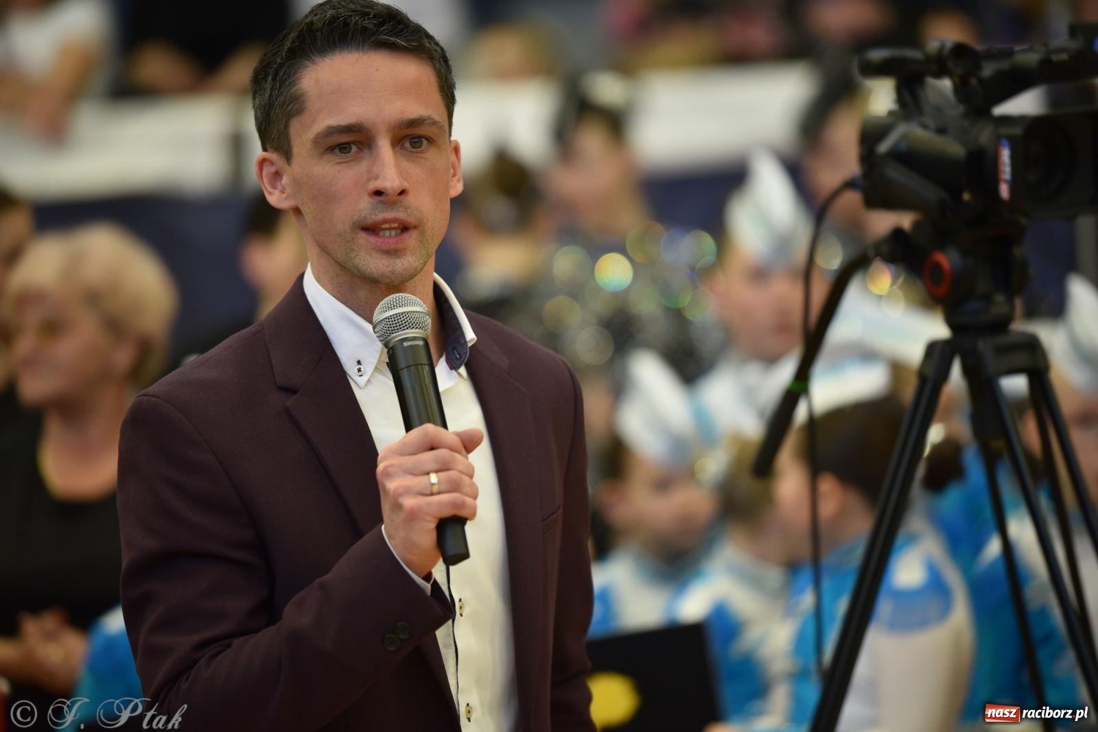 Zdjęcie w galerii na portalu naszraciborz.pl: Mażoretki zawładnęły areną przy Łąkowej. Drugi dzień mistrzostw [FOTO] wiadomości z regionu