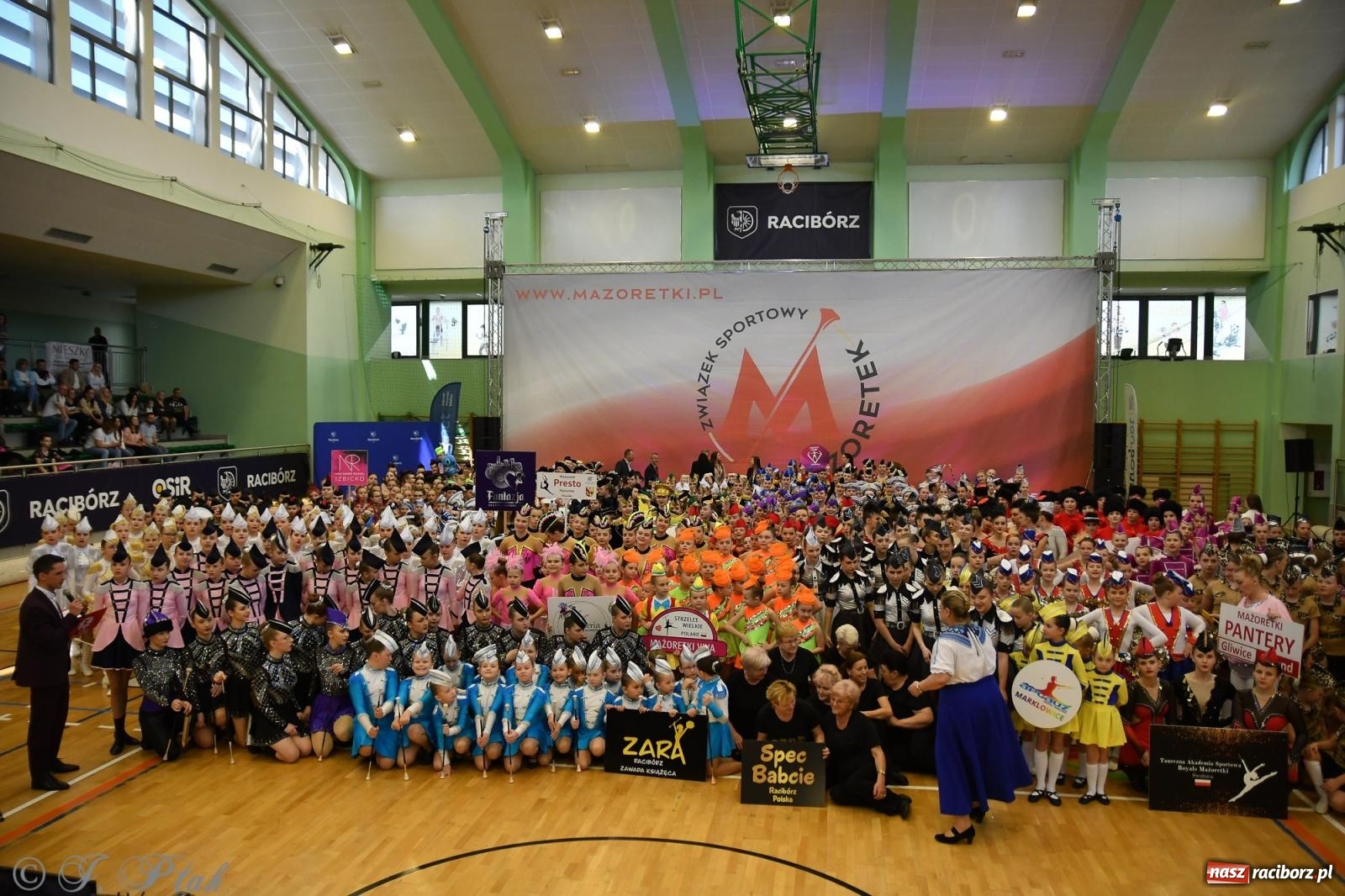 Zdjęcie w galerii na portalu naszraciborz.pl: Mażoretki zawładnęły areną przy Łąkowej. Drugi dzień mistrzostw [FOTO] wiadomości z regionu