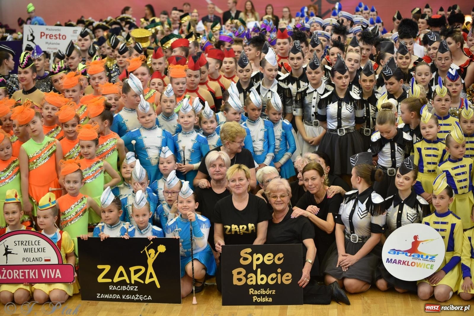 Zdjęcie w galerii na portalu naszraciborz.pl: Mażoretki zawładnęły areną przy Łąkowej. Drugi dzień mistrzostw [FOTO] wiadomości z regionu