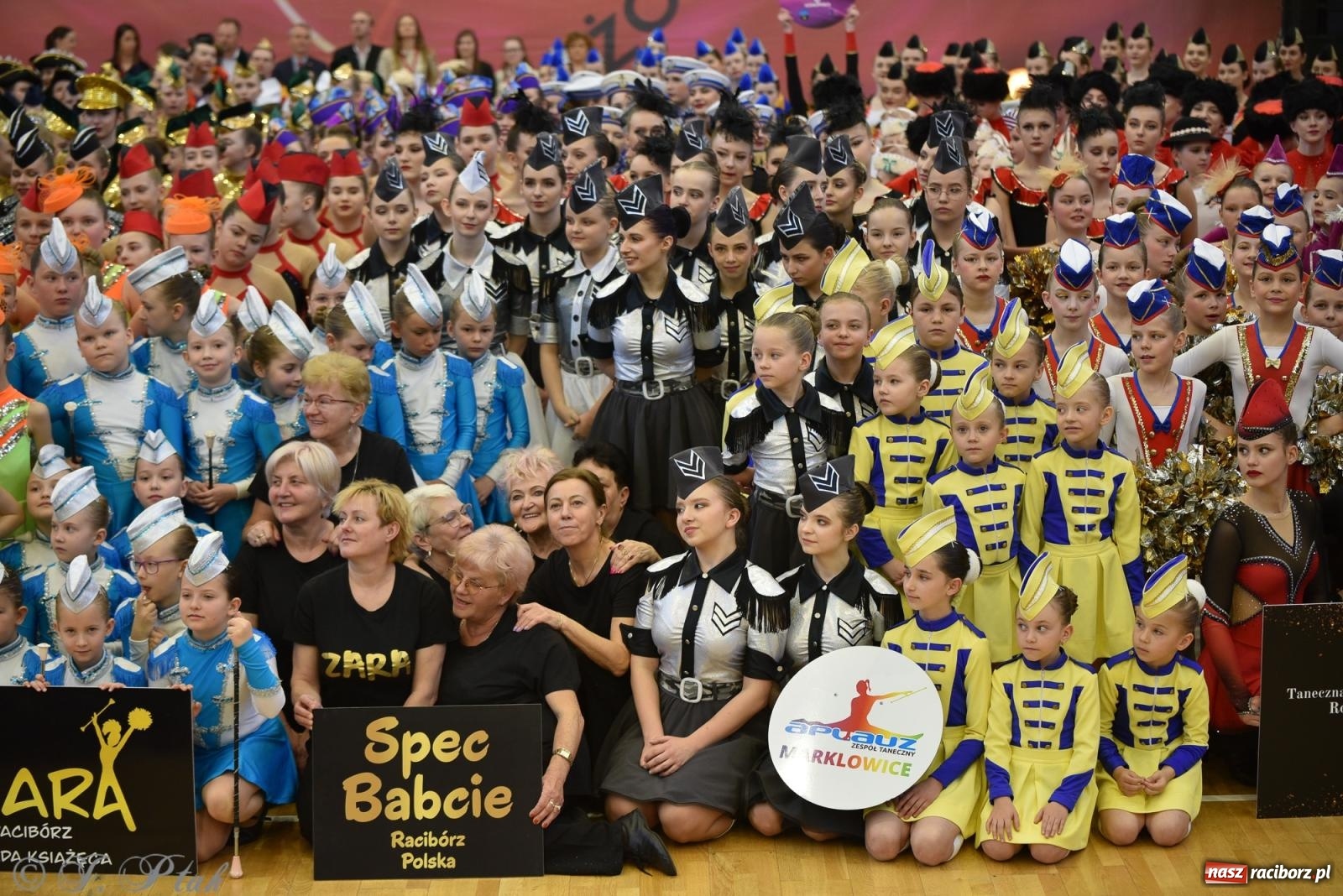 Zdjęcie w galerii na portalu naszraciborz.pl: Mażoretki zawładnęły areną przy Łąkowej. Drugi dzień mistrzostw [FOTO] wiadomości z regionu