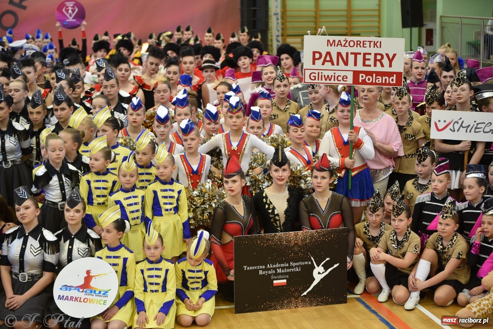 Zdjęcie w galerii na portalu naszraciborz.pl: Mażoretki zawładnęły areną przy Łąkowej. Drugi dzień mistrzostw [FOTO] wiadomości z regionu