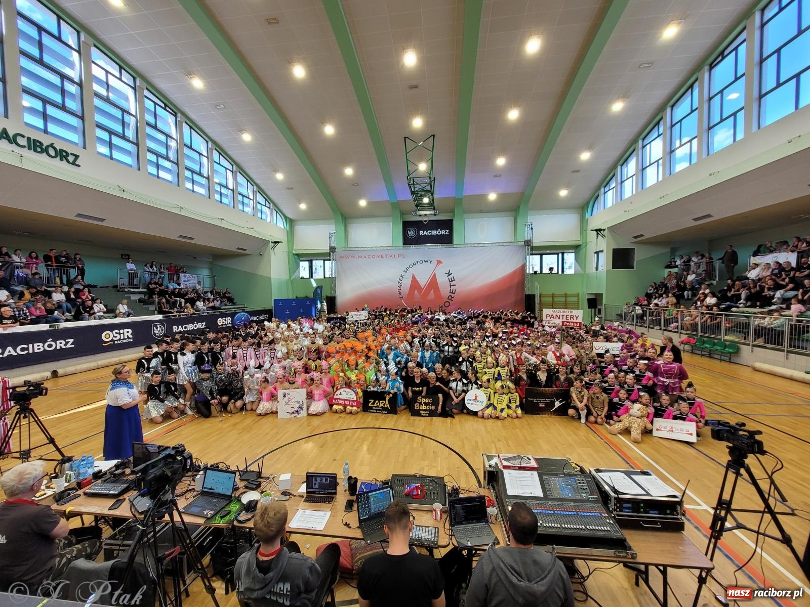 Zdjęcie w galerii na portalu naszraciborz.pl: Mażoretki zawładnęły areną przy Łąkowej. Drugi dzień mistrzostw [FOTO] wiadomości z regionu