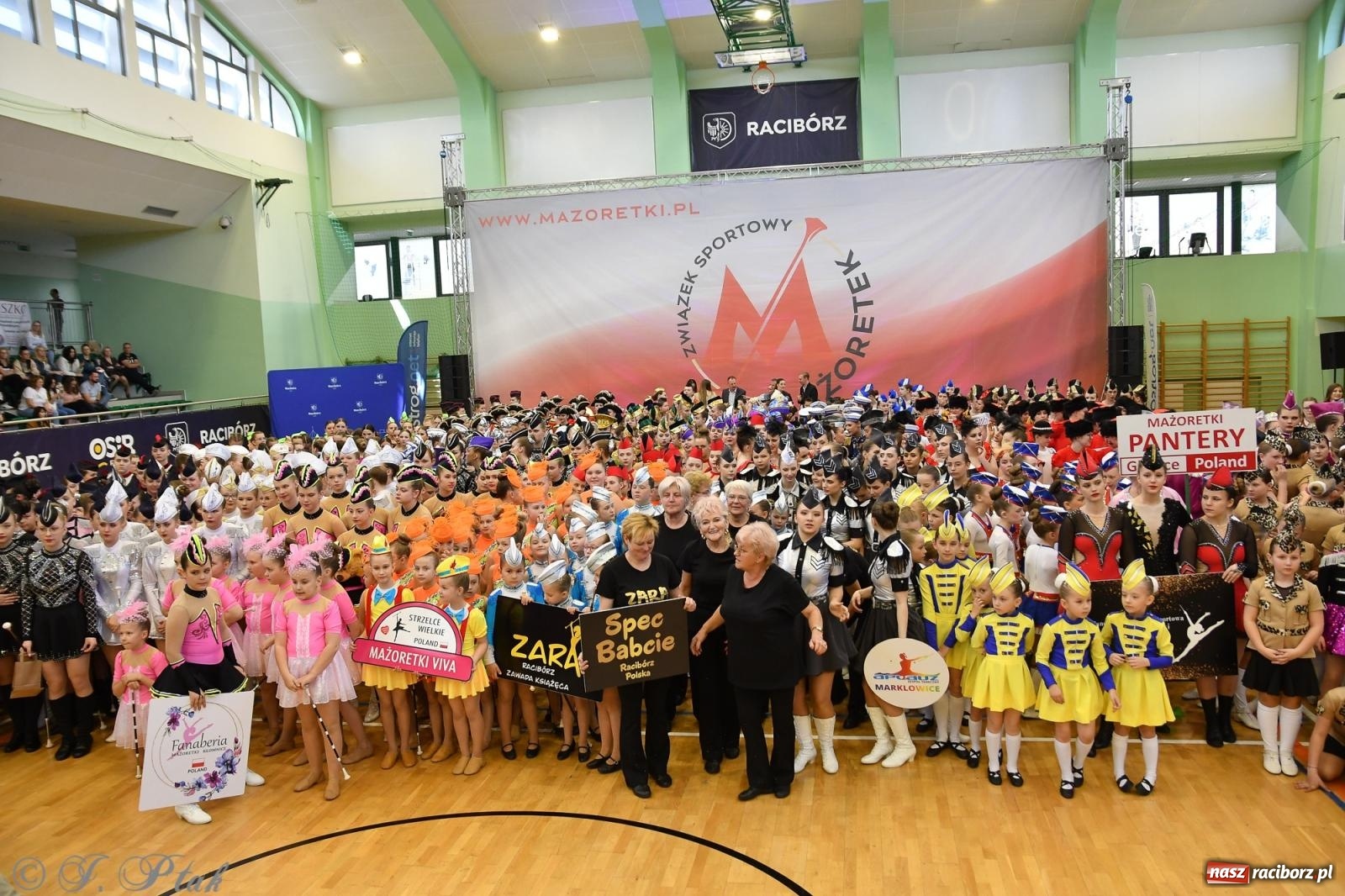 Zdjęcie w galerii na portalu naszraciborz.pl: Mażoretki zawładnęły areną przy Łąkowej. Drugi dzień mistrzostw [FOTO] wiadomości z regionu