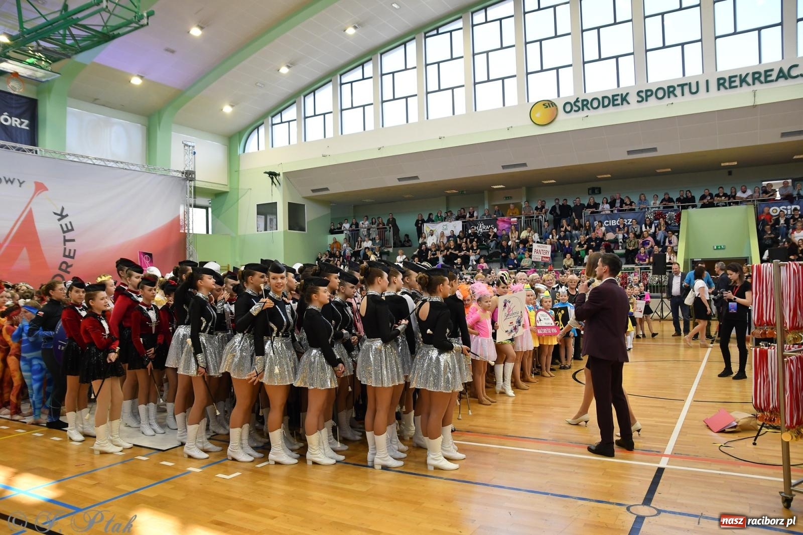Zdjęcie w galerii na portalu naszraciborz.pl: Mażoretki zawładnęły areną przy Łąkowej. Drugi dzień mistrzostw [FOTO] wiadomości z regionu