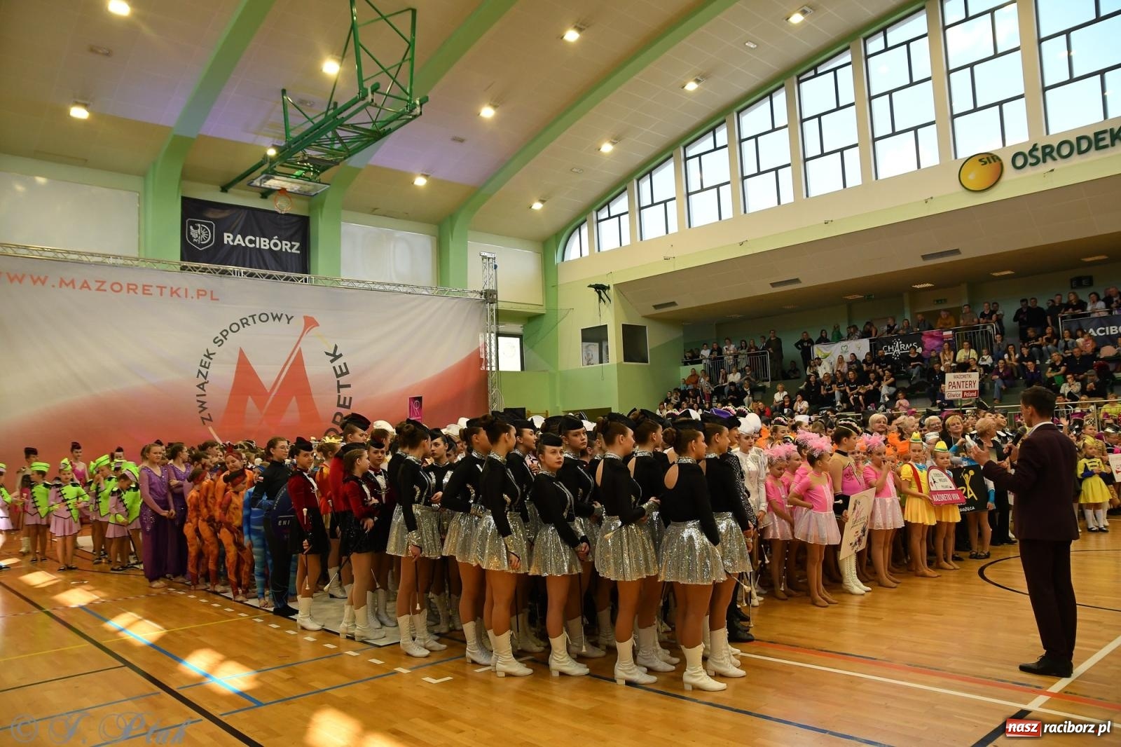 Zdjęcie w galerii na portalu naszraciborz.pl: Mażoretki zawładnęły areną przy Łąkowej. Drugi dzień mistrzostw [FOTO] wiadomości z regionu