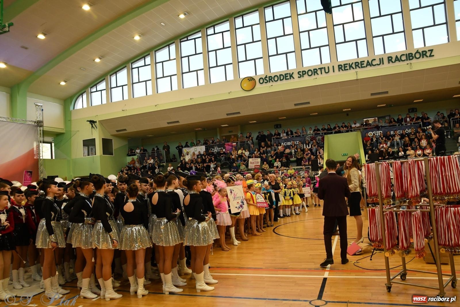 Zdjęcie w galerii na portalu naszraciborz.pl: Mażoretki zawładnęły areną przy Łąkowej. Drugi dzień mistrzostw [FOTO] wiadomości z regionu