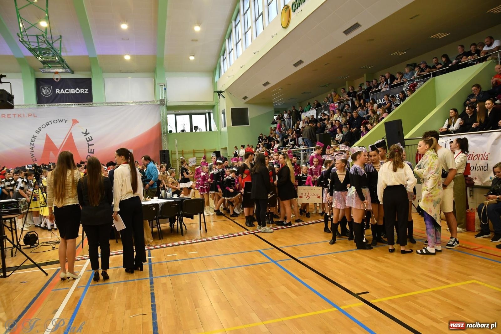 Zdjęcie w galerii na portalu naszraciborz.pl: Mażoretki zawładnęły areną przy Łąkowej. Drugi dzień mistrzostw [FOTO] wiadomości z regionu