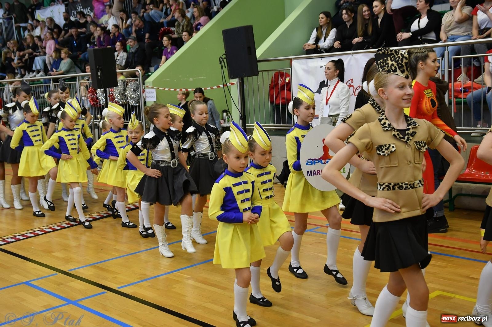 Zdjęcie w galerii na portalu naszraciborz.pl: Mażoretki zawładnęły areną przy Łąkowej. Drugi dzień mistrzostw [FOTO] wiadomości z regionu
