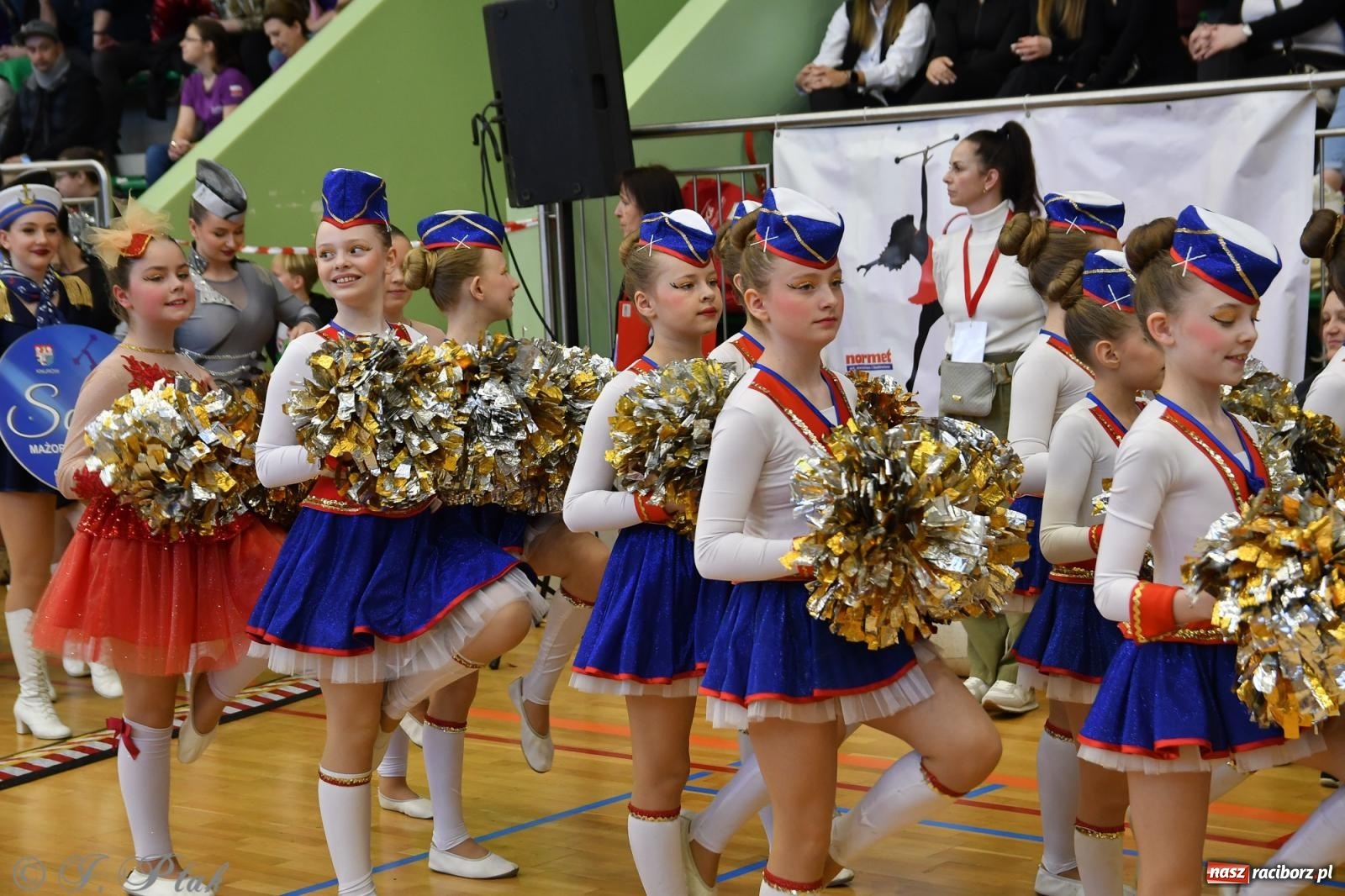 Zdjęcie w galerii na portalu naszraciborz.pl: Mażoretki zawładnęły areną przy Łąkowej. Drugi dzień mistrzostw [FOTO] wiadomości z regionu