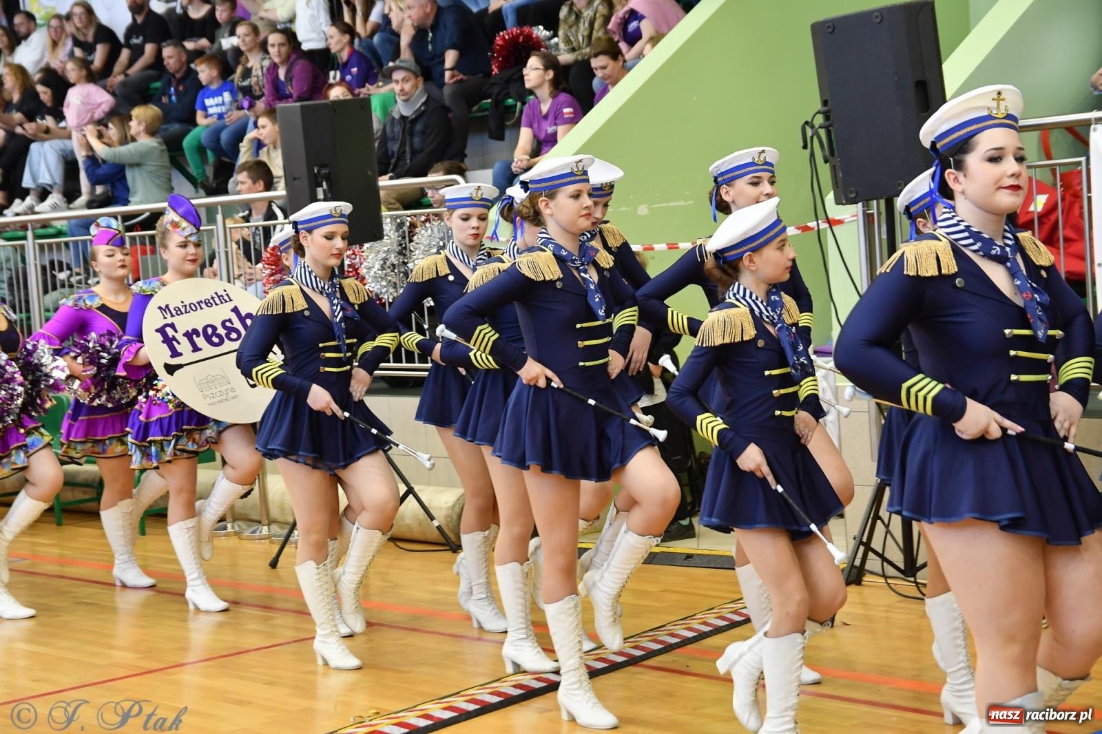 Zdjęcie w galerii na portalu naszraciborz.pl: Mażoretki zawładnęły areną przy Łąkowej. Drugi dzień mistrzostw [FOTO] wiadomości z regionu