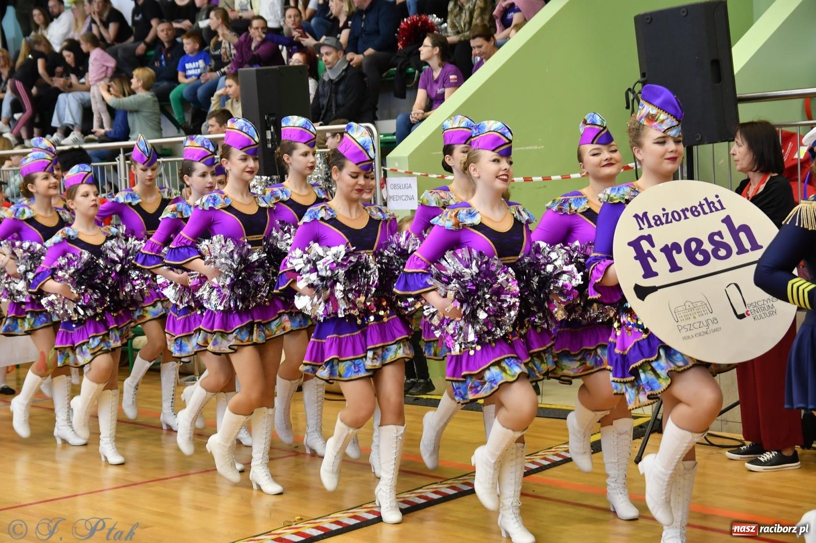 Zdjęcie w galerii na portalu naszraciborz.pl: Mażoretki zawładnęły areną przy Łąkowej. Drugi dzień mistrzostw [FOTO] wiadomości z regionu