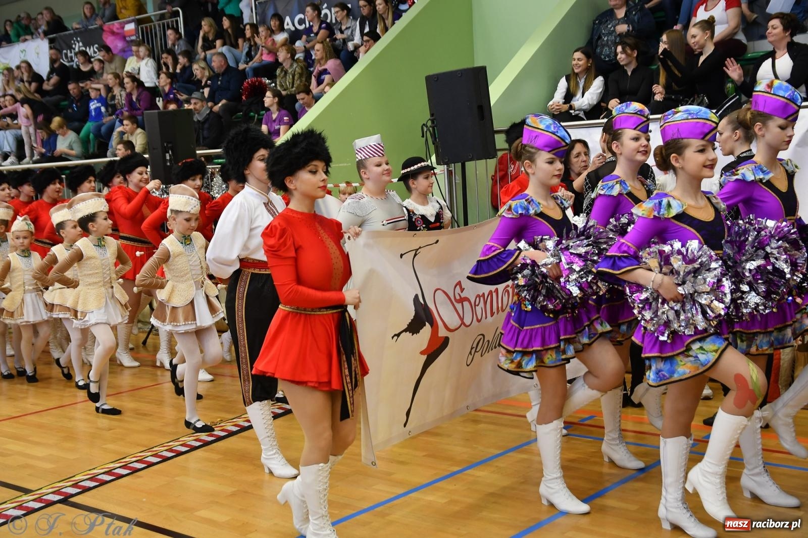 Zdjęcie w galerii na portalu naszraciborz.pl: Mażoretki zawładnęły areną przy Łąkowej. Drugi dzień mistrzostw [FOTO] wiadomości z regionu