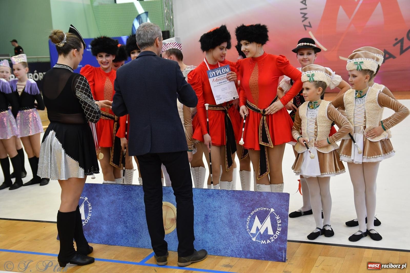 Zdjęcie w galerii na portalu naszraciborz.pl: Mażoretki zawładnęły areną przy Łąkowej. Drugi dzień mistrzostw [FOTO] wiadomości z regionu