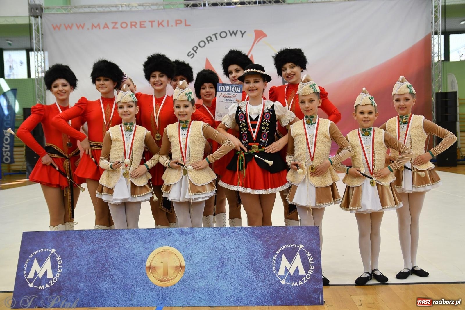 Zdjęcie w galerii na portalu naszraciborz.pl: Mażoretki zawładnęły areną przy Łąkowej. Drugi dzień mistrzostw [FOTO] wiadomości z regionu