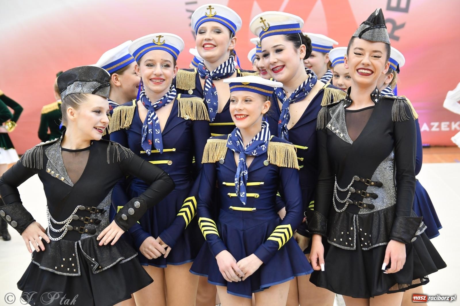 Zdjęcie w galerii na portalu naszraciborz.pl: Mażoretki zawładnęły areną przy Łąkowej. Drugi dzień mistrzostw [FOTO] wiadomości z regionu