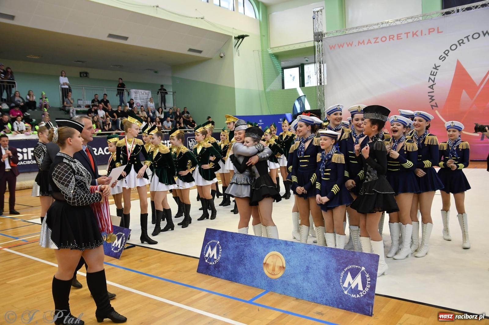 Zdjęcie w galerii na portalu naszraciborz.pl: Mażoretki zawładnęły areną przy Łąkowej. Drugi dzień mistrzostw [FOTO] wiadomości z regionu