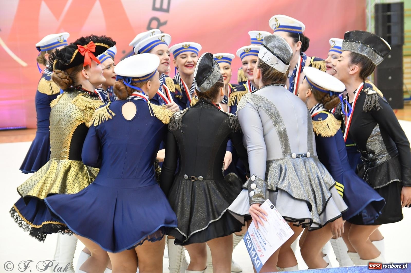 Zdjęcie w galerii na portalu naszraciborz.pl: Mażoretki zawładnęły areną przy Łąkowej. Drugi dzień mistrzostw [FOTO] wiadomości z regionu