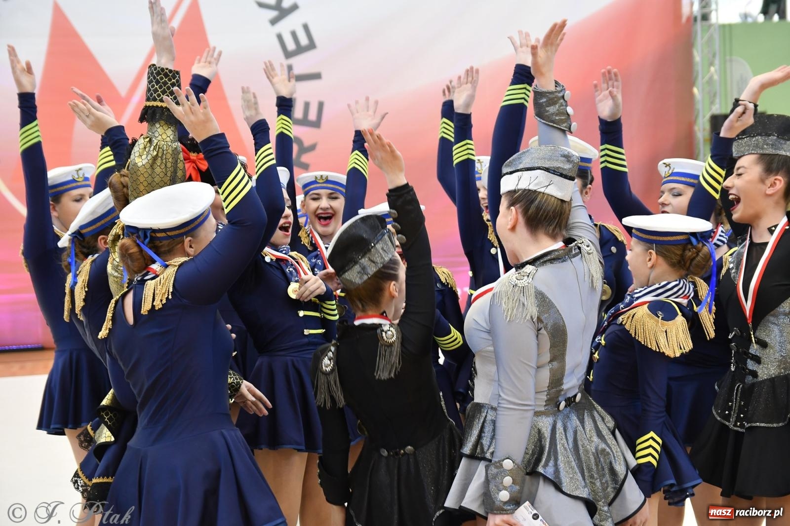 Zdjęcie w galerii na portalu naszraciborz.pl: Mażoretki zawładnęły areną przy Łąkowej. Drugi dzień mistrzostw [FOTO] wiadomości z regionu