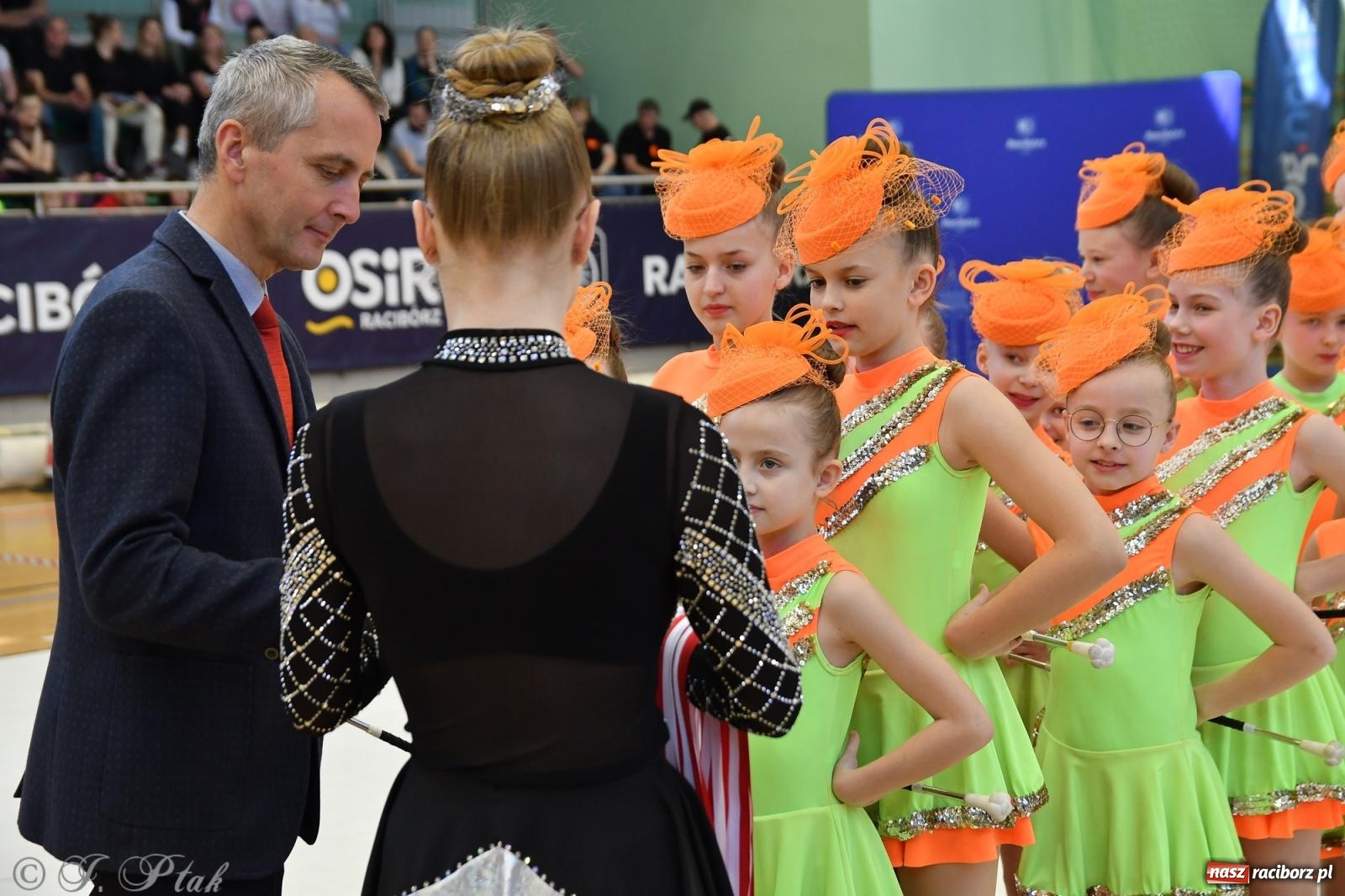 Zdjęcie w galerii na portalu naszraciborz.pl: Mażoretki zawładnęły areną przy Łąkowej. Drugi dzień mistrzostw [FOTO] wiadomości z regionu