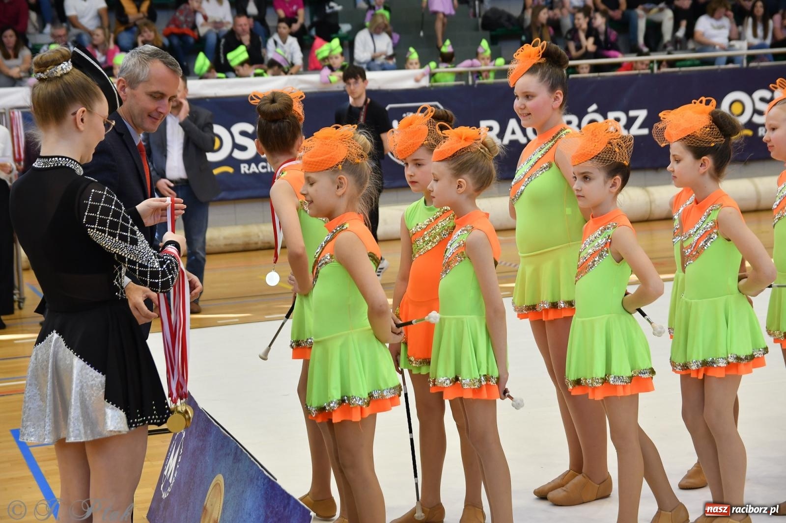 Zdjęcie w galerii na portalu naszraciborz.pl: Mażoretki zawładnęły areną przy Łąkowej. Drugi dzień mistrzostw [FOTO] wiadomości z regionu