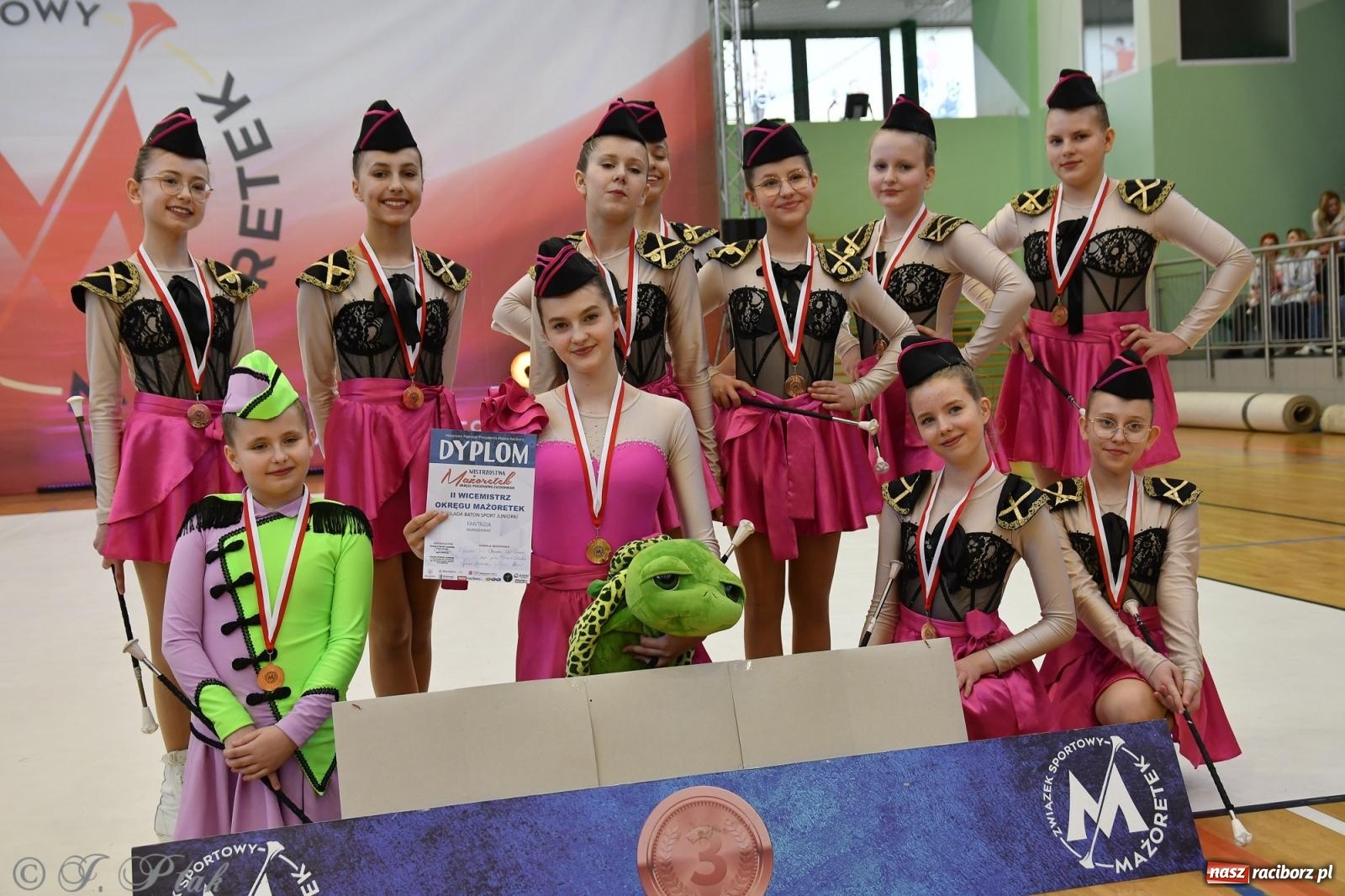 Zdjęcie w galerii na portalu naszraciborz.pl: Mażoretki zawładnęły areną przy Łąkowej. Drugi dzień mistrzostw [FOTO] wiadomości z regionu