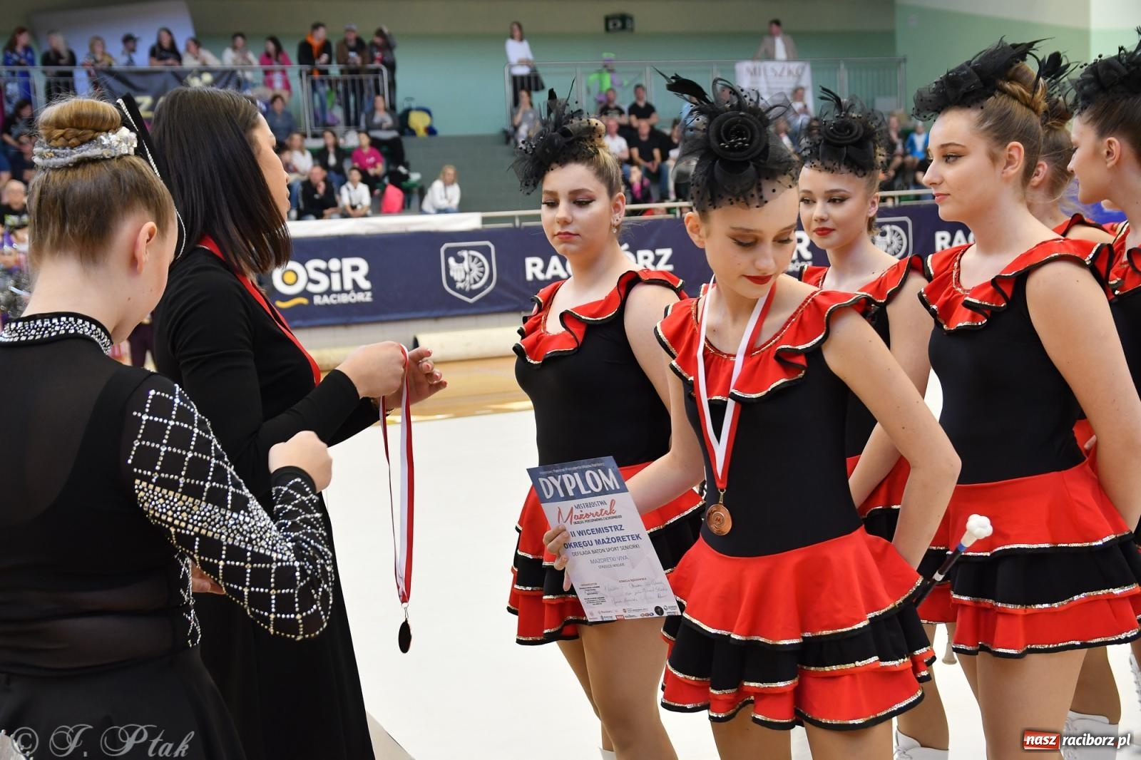 Zdjęcie w galerii na portalu naszraciborz.pl: Mażoretki zawładnęły areną przy Łąkowej. Drugi dzień mistrzostw [FOTO] wiadomości z regionu
