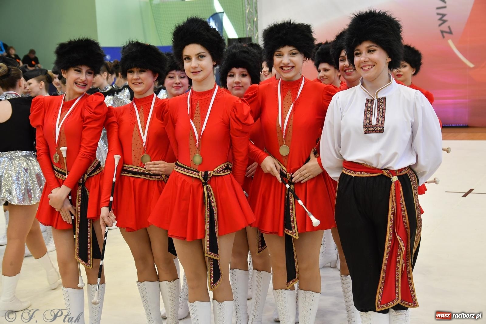 Zdjęcie w galerii na portalu naszraciborz.pl: Mażoretki zawładnęły areną przy Łąkowej. Drugi dzień mistrzostw [FOTO] wiadomości z regionu