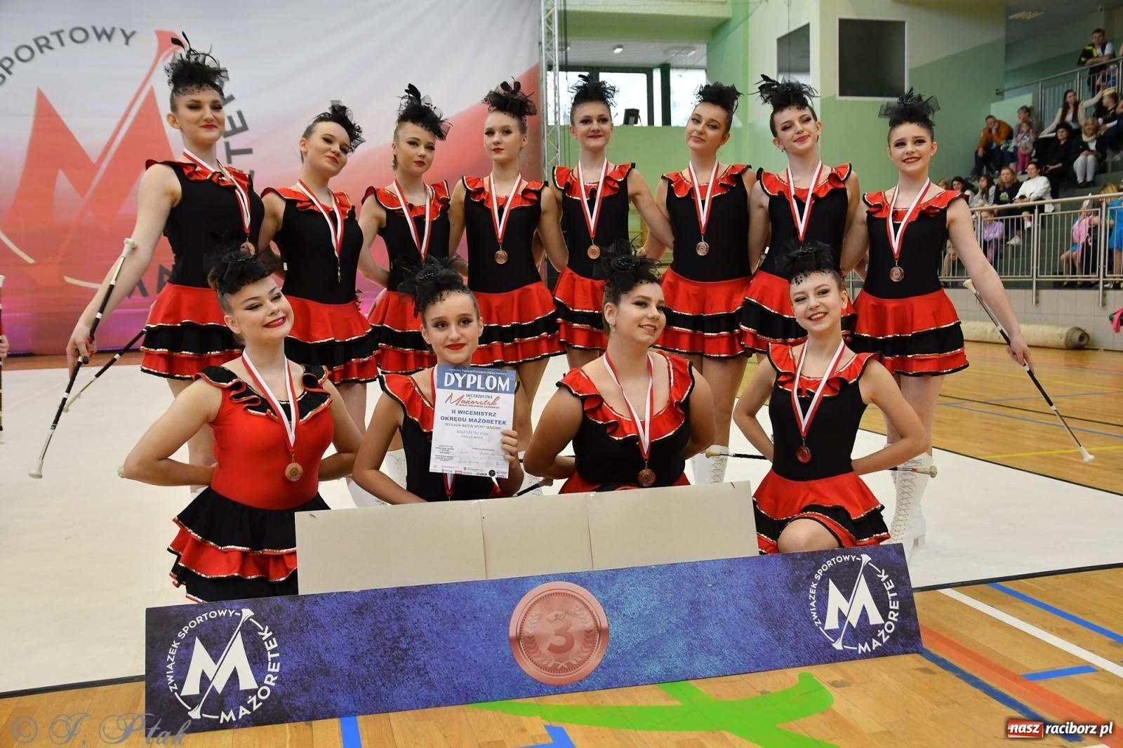 Zdjęcie w galerii na portalu naszraciborz.pl: Mażoretki zawładnęły areną przy Łąkowej. Drugi dzień mistrzostw [FOTO] wiadomości z regionu